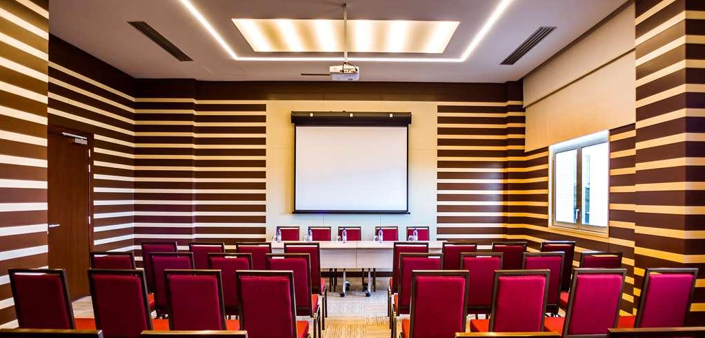 Golden Tulip Le Diplomate Hotel Cotonou Faciliteiten foto